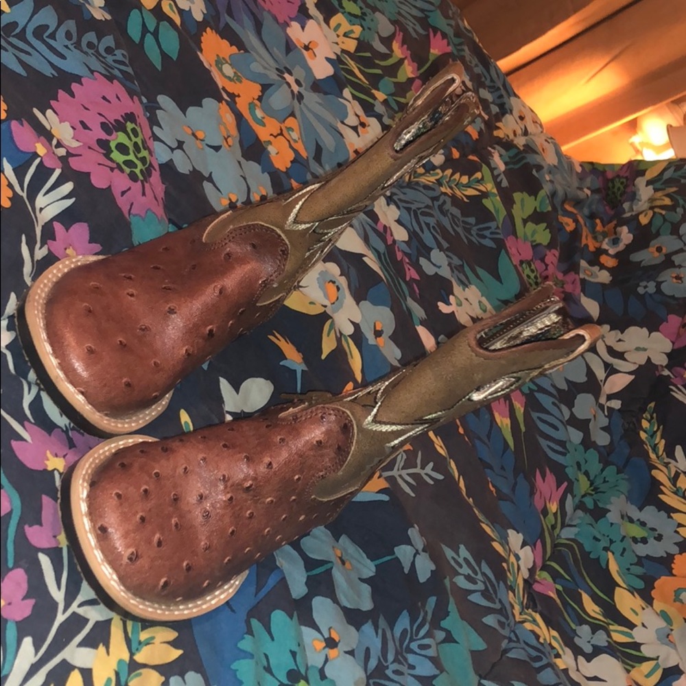 Toddler boots wore 1 time size 8